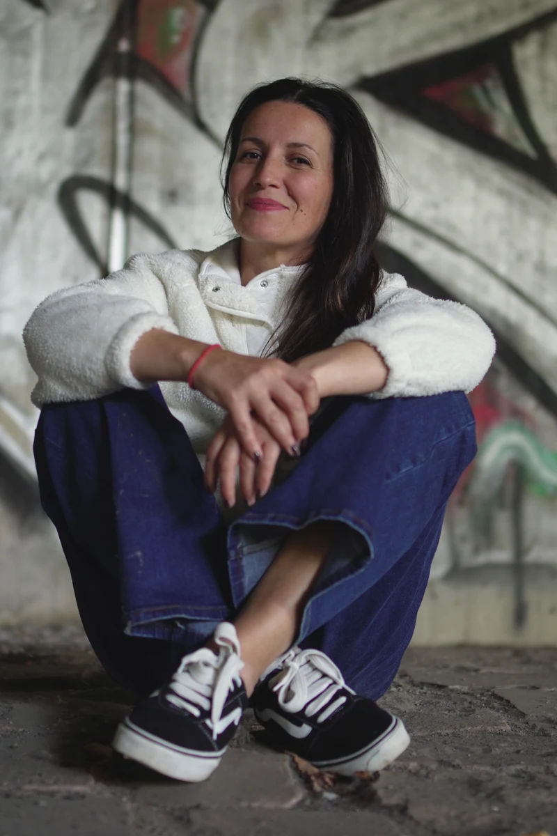 Portrait von Leyla Omumi im Atelier